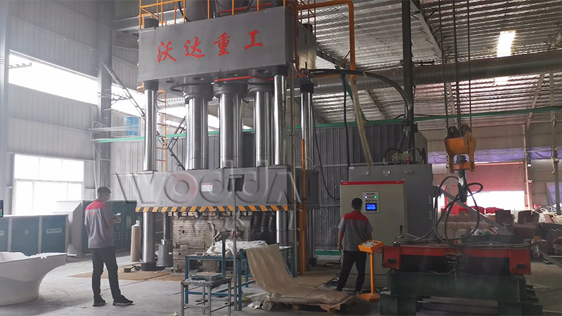 2000噸smc玻璃鋼風(fēng)機(jī)液壓機(jī).jpg