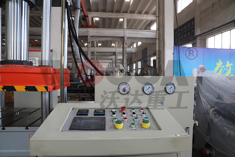 200噸四柱油壓機(jī)